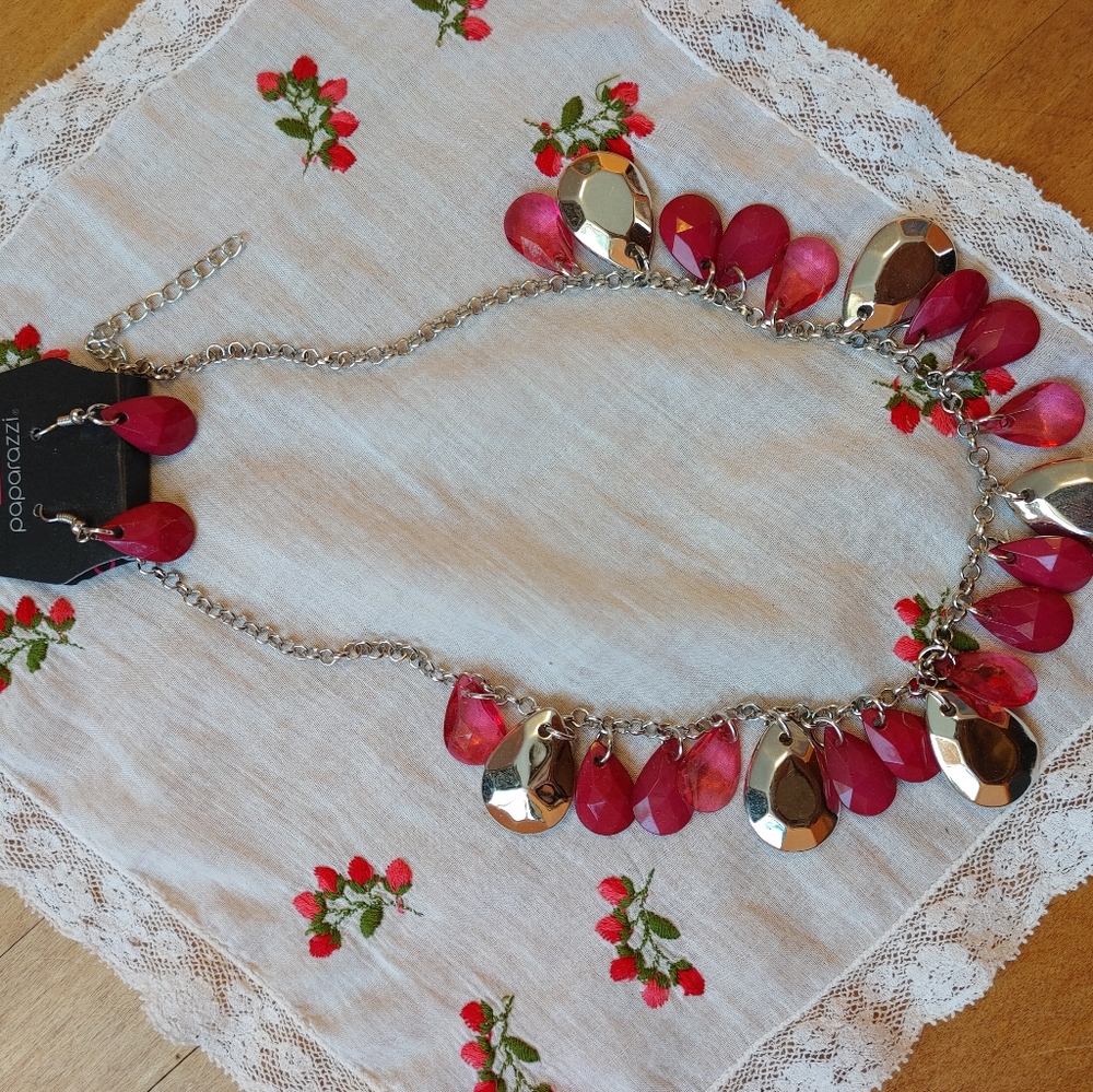 NWOT earring & necklace set pink & silver
